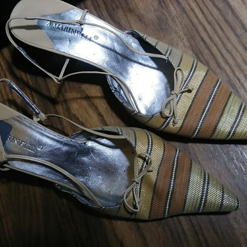 Sling back pointed toe kitten heels